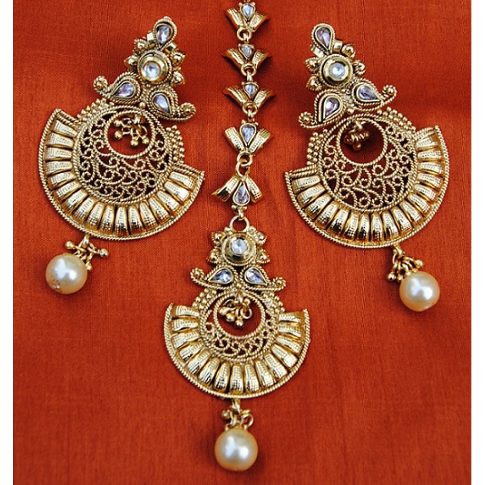 Gold Filigree Chand Bali Earrings With Maang Tikka